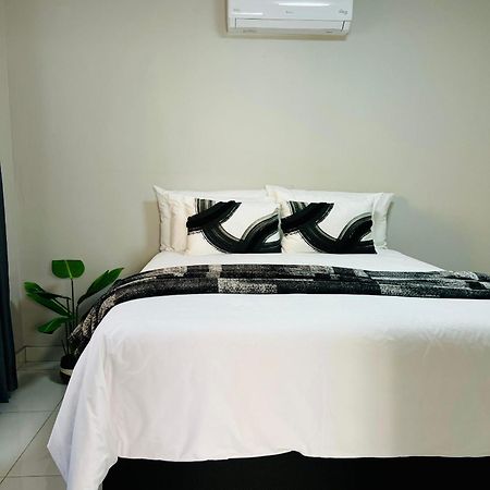 Easy Living Apartment Рунду Екстериор снимка
