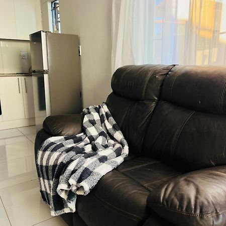 Easy Living Apartment Рунду Екстериор снимка