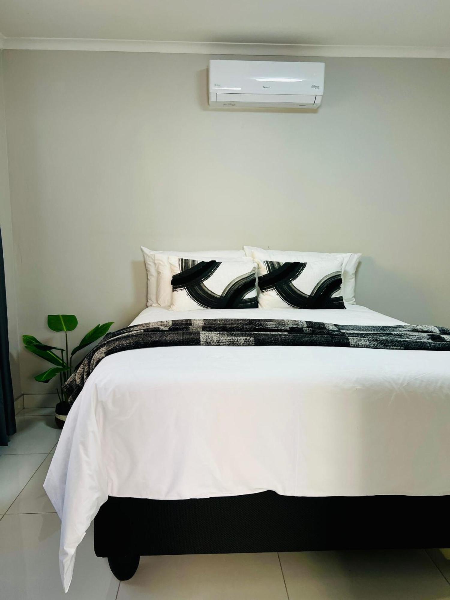 Easy Living Apartment Рунду Екстериор снимка