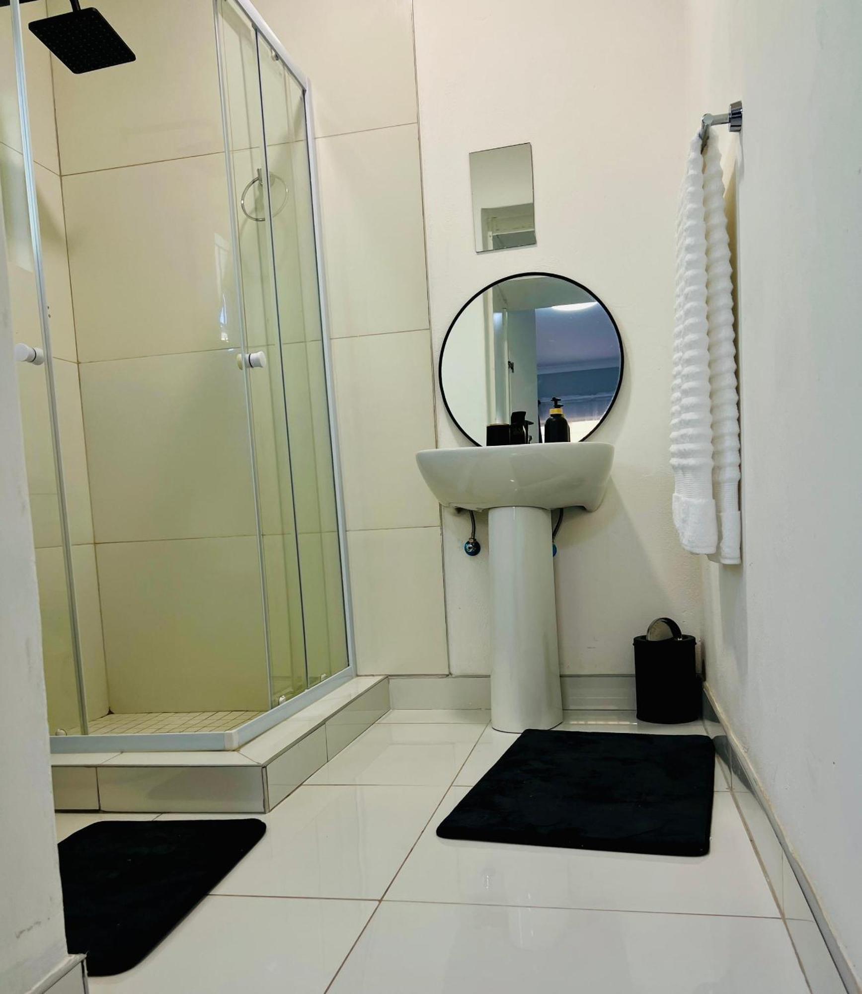 Easy Living Apartment Рунду Екстериор снимка