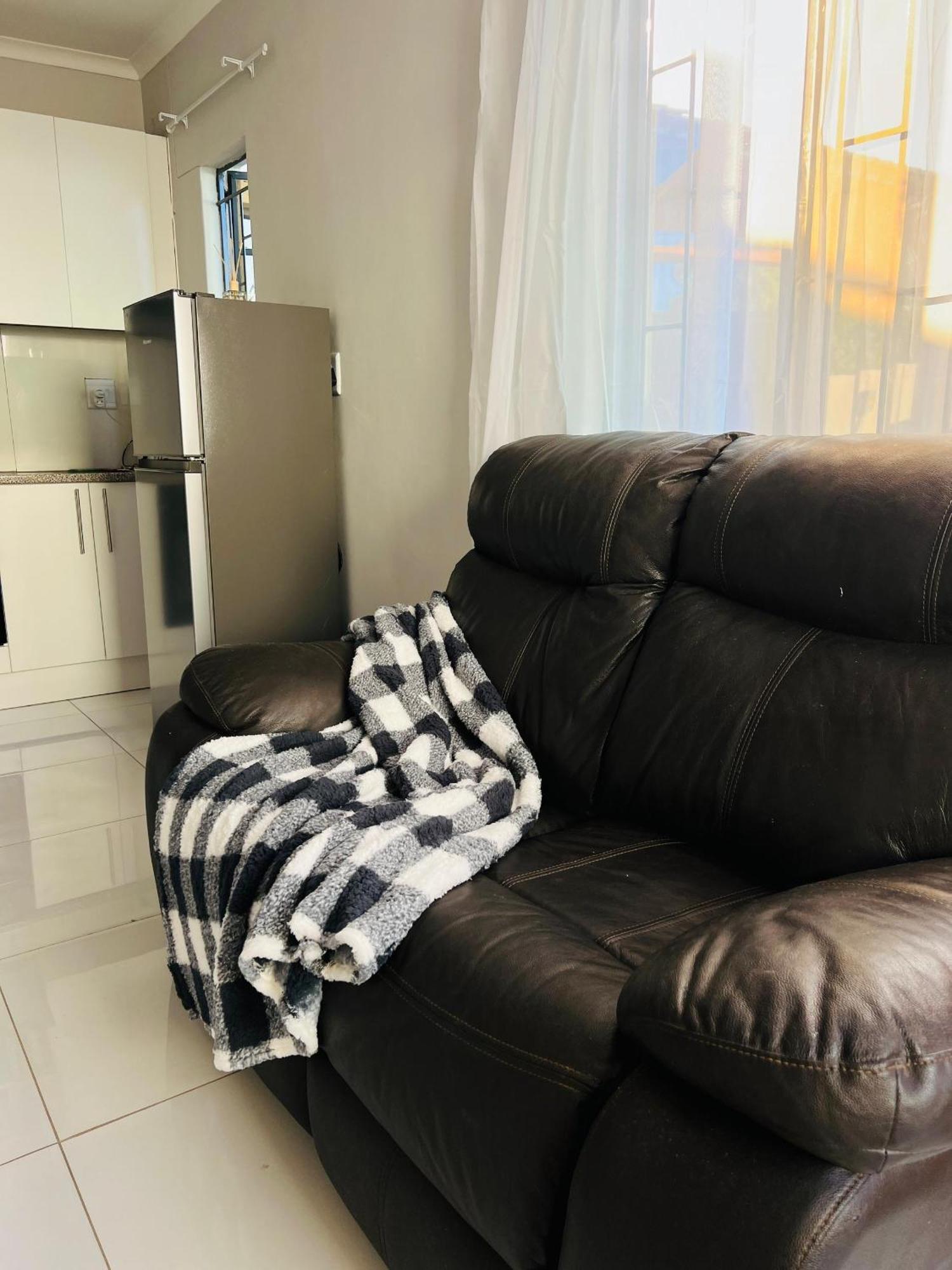 Easy Living Apartment Рунду Екстериор снимка