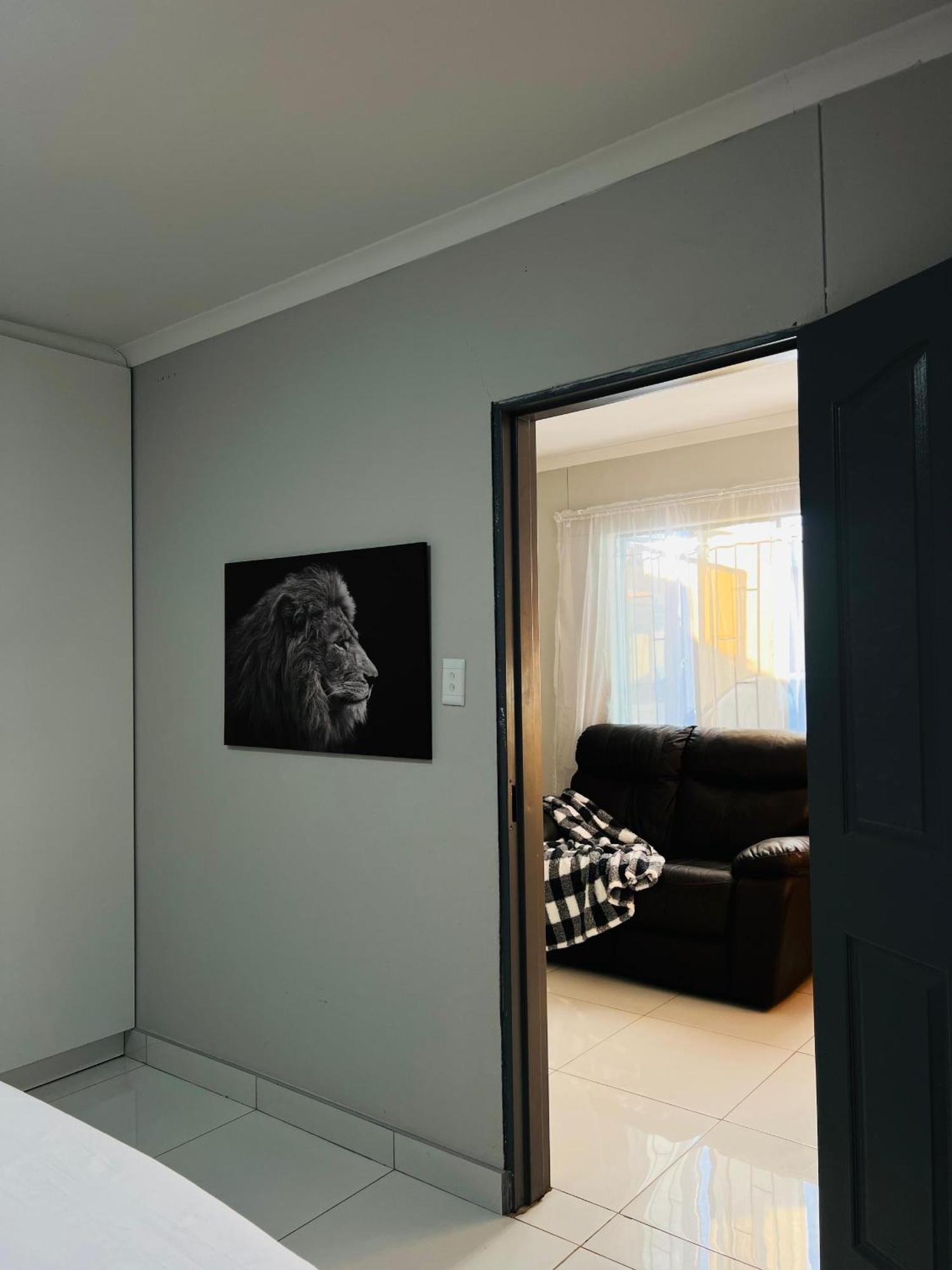 Easy Living Apartment Рунду Екстериор снимка
